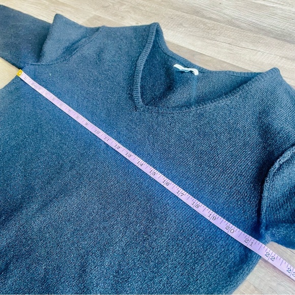 American Eagle Oversized Black V-Neck Sweater XS X-Small - Picture 5 of 6